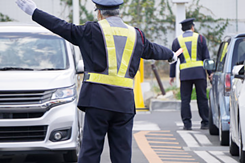 雑踏誘導警備で混雑の中でも安全を守ります